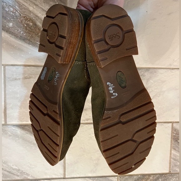 Sofft olive suede booties - Picture 3 of 3